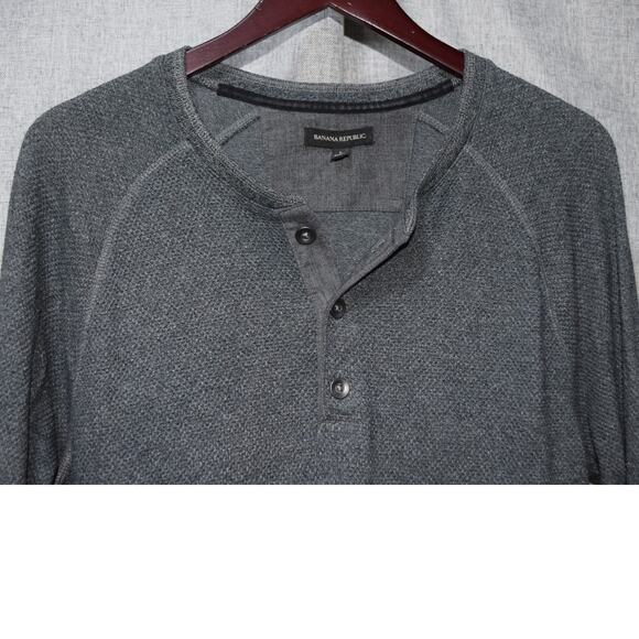 Banana Republic Textured Long Sleeve Henley Gray 100% Cotton Size L - Picture 2 of 3